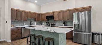 Rock Wall Retreat> Rig Parking & Central to Disney