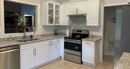 Charming 2-bedroom house in enchanting Ocala with AC