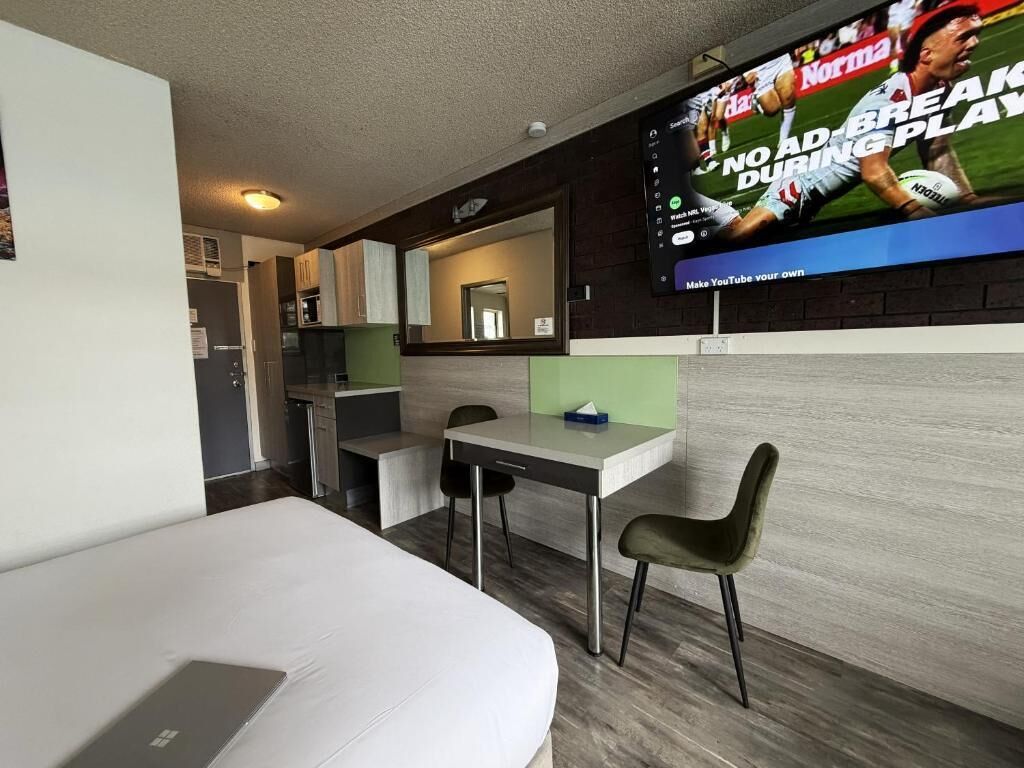 Habitación doble estándar | Escritorio y espacio para trabajar con laptop 