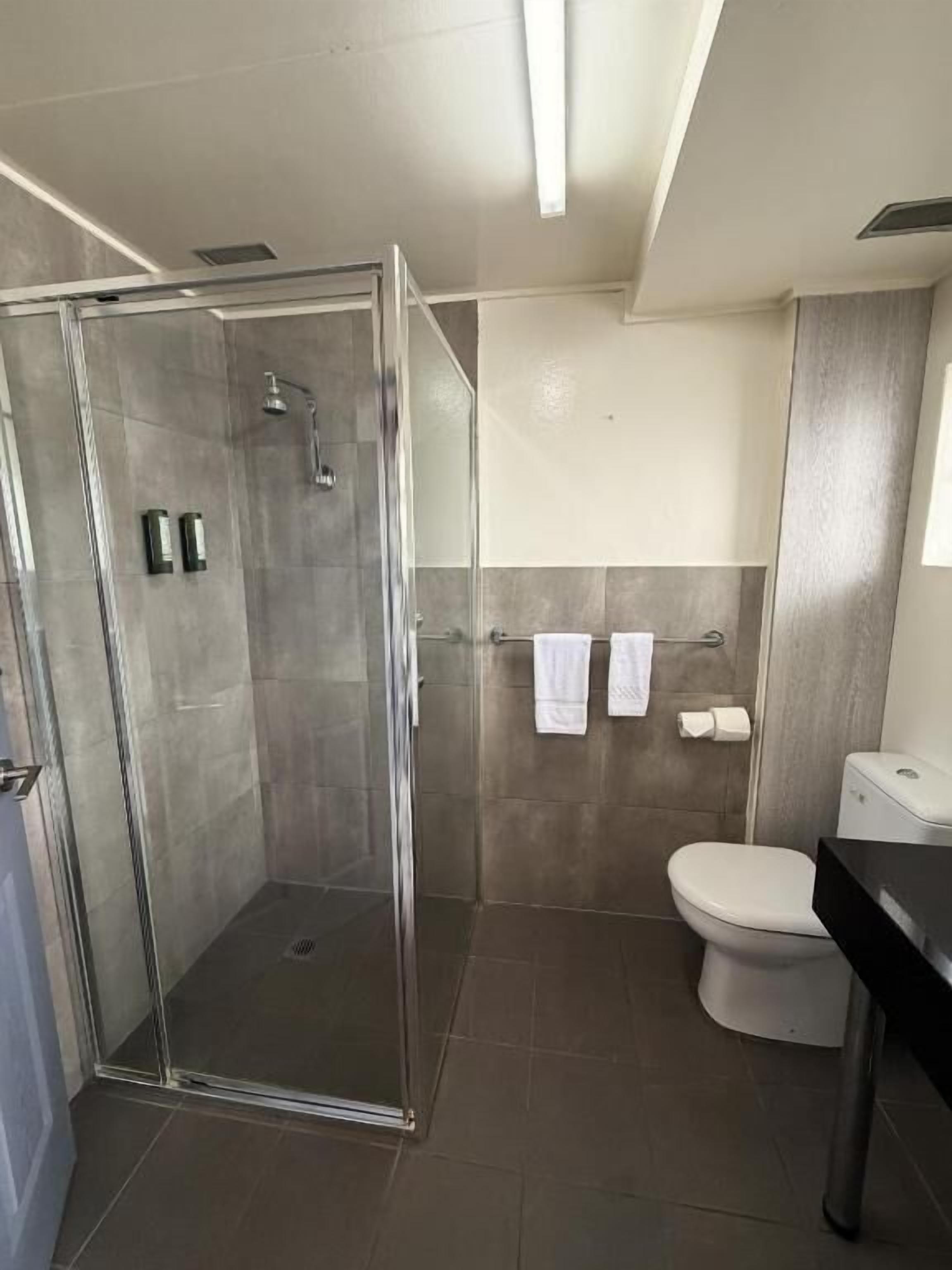 Standard Double Room | Bathroom