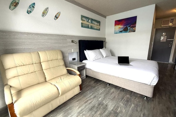 Desk, laptop workspace, iron/ironing board, free WiFi