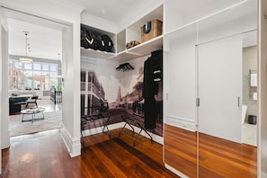 House, City View, Executive Level | Egyptian cotton sheets, premium bedding, Tempur-Pedic beds, minibar - The Higham (Fremantle)