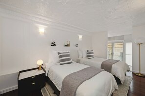 Ferienhaus, Stadtblick, Executive-Etage | Zimmersafe, Verdunkelungsvorhänge, Bügeleisen/Bügelbrett