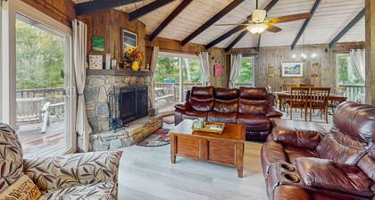 Cozy 4BR Beech Mountain cottage with views, adventure, and comfort for all.