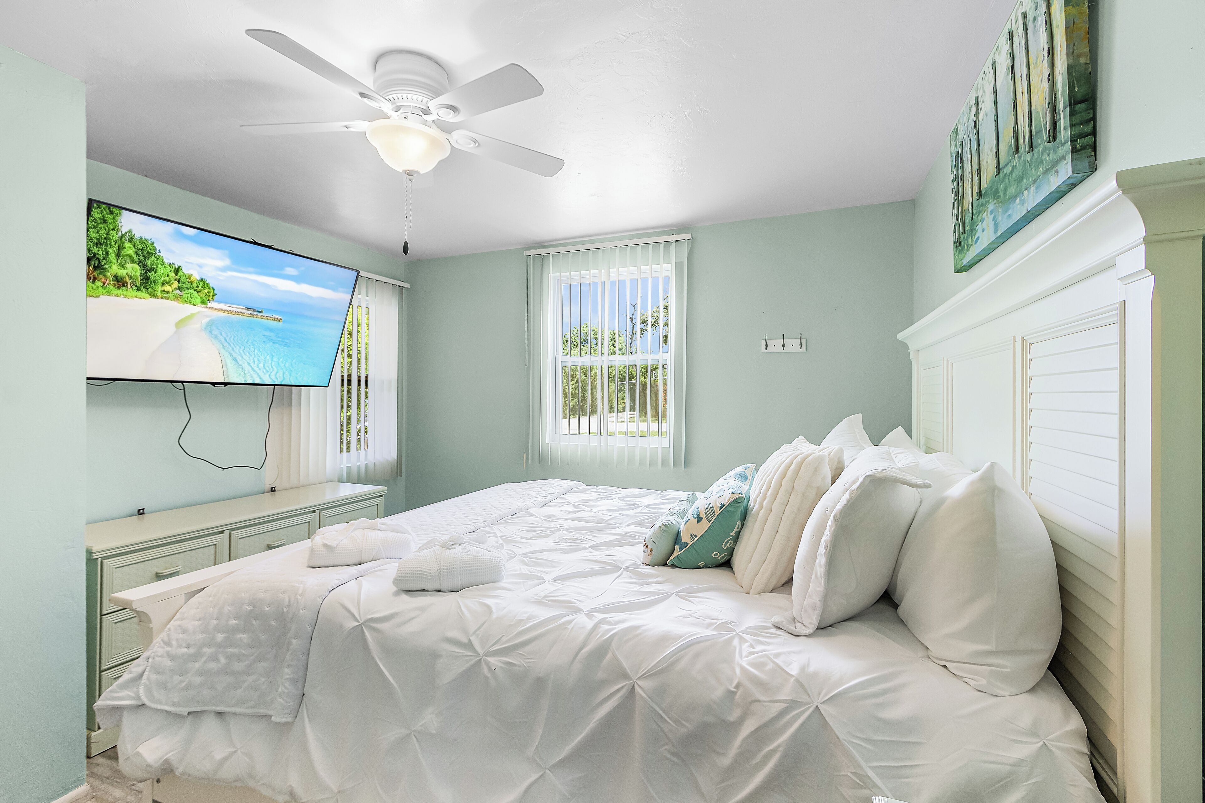 3 多间卧室、客房内保险箱、免费 WiFi、床单