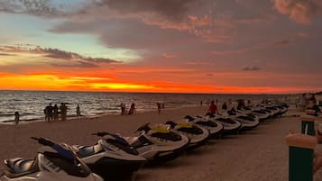 Liegestühle, Strandtücher