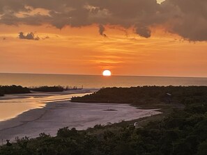 Beach - Water view condo w/ access to community amenities, wifi, & outdoor private patio (Naples)