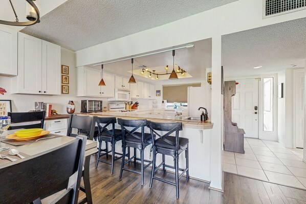 Fridge, microwave, oven, stovetop - Dog-Friendly Updated Condo Next to Golf Courses w/WiFi, AC, W/D, Shared Pool (Palm Desert)