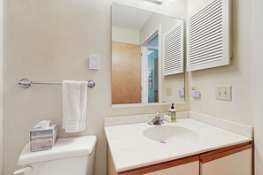 Sèche-cheveux, serviettes fournies