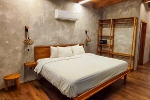 4 slaapkamers, een strijkplank/strijkijzer, internet, beddengoed