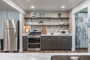 Refrigerador, microondas, horno, placa de cocina