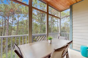 Dining - Gorgeous coastal condo with shared pool and private balcony (Santa Rosa Beach)