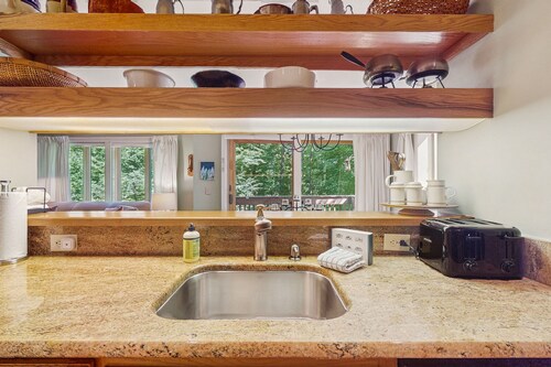 Ski-in/ski-out condo w/ balcony, mountain & valley views, grill, pool, fireplace