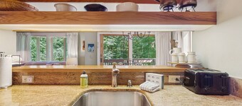 Ski-in/ski-out condo w/ balcony, mountain & valley views, grill, pool, fireplace