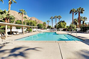A heated pool - Luxe Condo in PGA West w/grill, patio, shared pool & hot tub-close to Coachella (La Quinta)