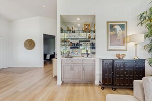 Interior - Luxe Condo in PGA West w/grill, patio, shared pool & hot tub-close to Coachella (La Quinta)