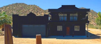 Western 3 Bedroom House in Pioneertown