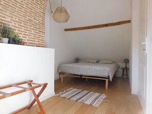 2 bedrooms, WiFi, bed sheets - Charming country house, close to the Orléans Canal cycle route (Chailly-en-Gâtinais)