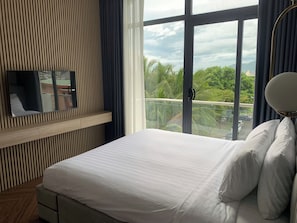 Executive Double Room, Balcony | In-room safe, desk, free WiFi, bed sheets