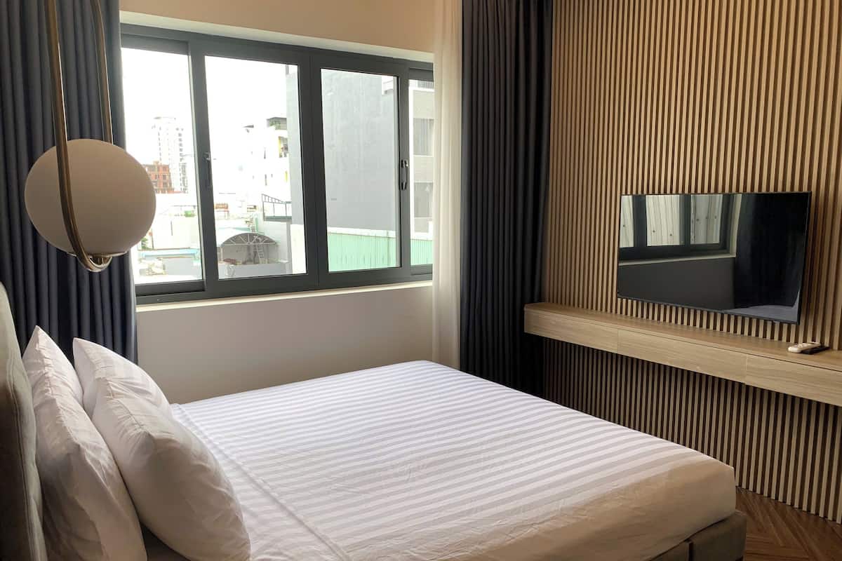 Deluxe Double Room, Bathtub | In-room safe, desk, free WiFi, bed sheets