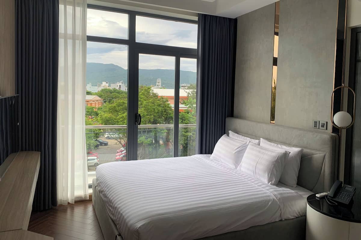 Executive Double Room, Balcony | In-room safe, desk, free WiFi, bed sheets