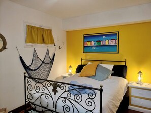 5 bedrooms, in-room safe, desk, iron/ironing board