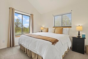 3 bedrooms, desk, travel cot, free WiFi