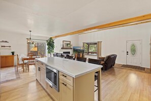 Interior - Cozy Cabin Retreat - 3BR-3BA + Firepit & Fireplace (Overgaard)