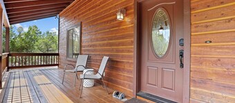 Cozy Cabin Retreat - 3BR-3BA + Firepit & Fireplace