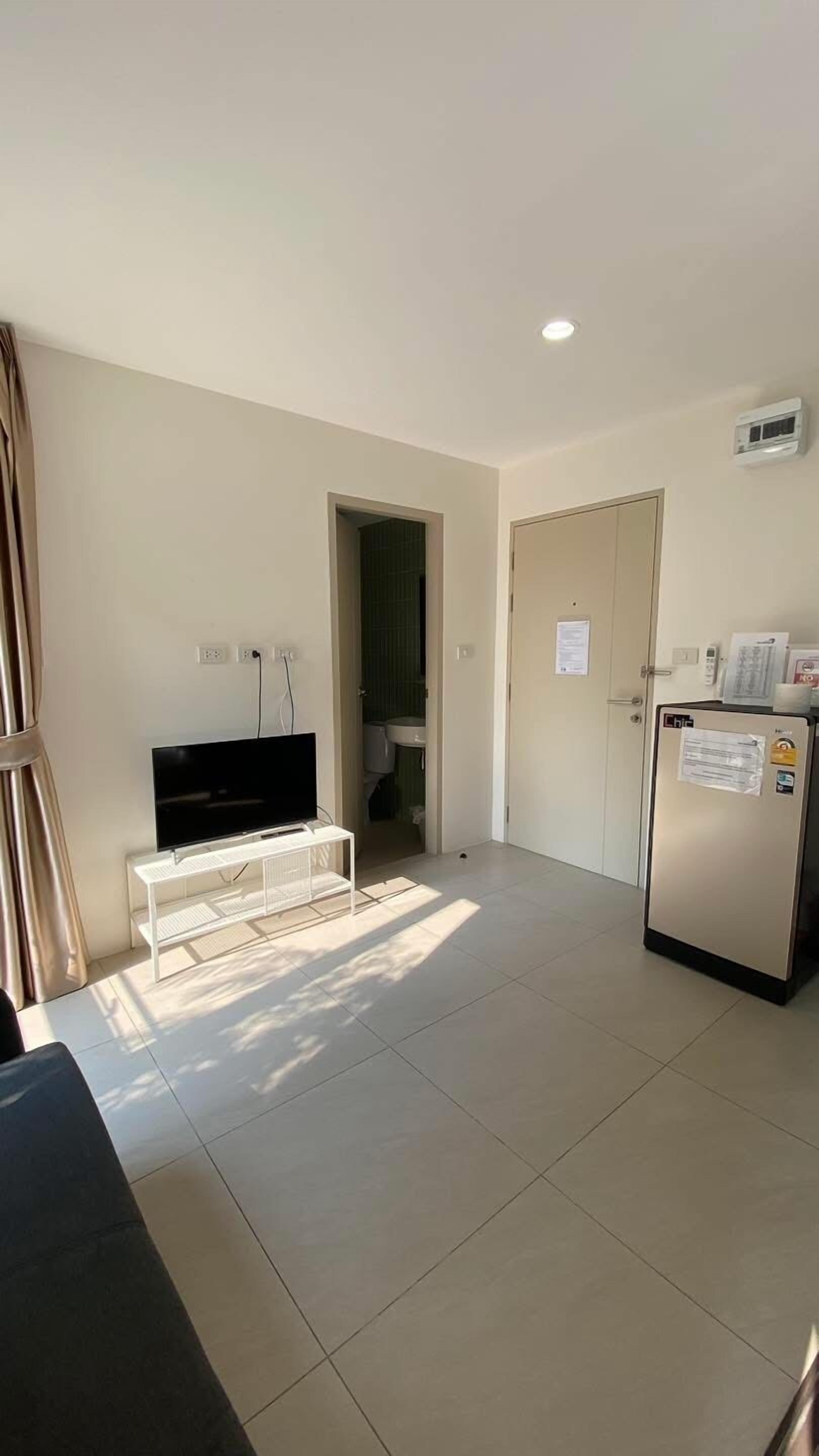 Desk, iron/ironing board, free WiFi