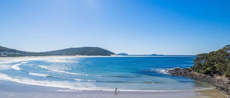 靠近海滩