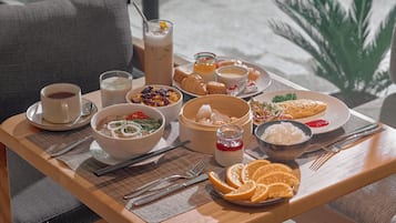 Free daily buffet breakfast