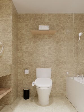 Baignoire, sèche-cheveux, peignoirs, chaussons