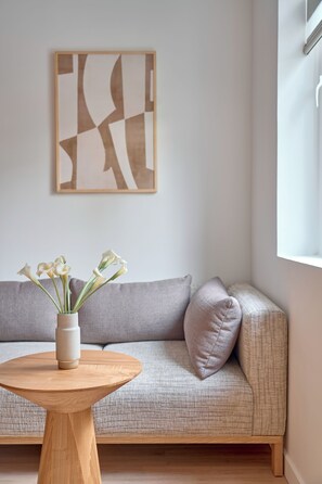 Ropa de cama de alta calidad y minibar con artículos gratuitos 