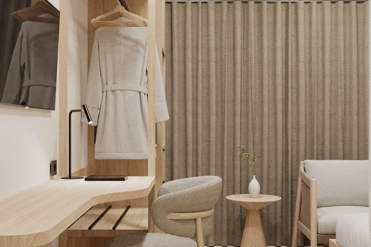 Quarto casal ou duplo luxo | Frigobar (abastecido com itens grátis), cofres nos quartos, escrivaninha