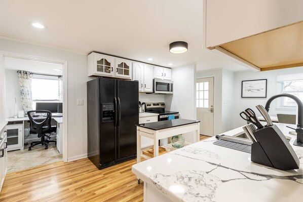 Fridge, microwave, dishwasher, coffee/tea maker