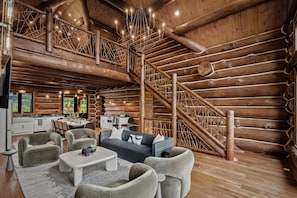 Smart TV, fireplace, ping pong - Modern Luxury Log Cabin, Sleeps 22 (Sevierville)