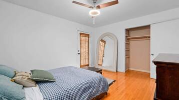 4 habitaciones, tabla de planchar con plancha, wifi y ropa de cama