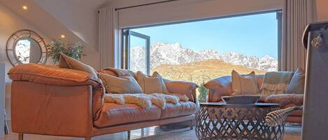 スマートテレビ、暖炉、ステレオ