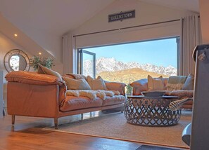 Smart TV, fireplace, stereo