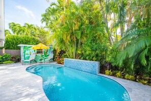 Unclassified image, 4 of 49, button