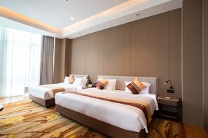 Deluxe Twin Room, Berbilang Katil | Bar mini, peti besi dalam bilik, meja, ruang kerja komputer riba 