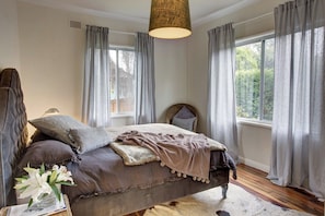 3 bedrooms, iron/ironing board, Internet, bed sheets