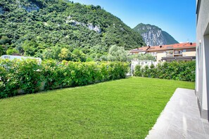 Family Apartment, Multiple Bedrooms, 2 Bathrooms (Casa Rudolfo) | Property grounds