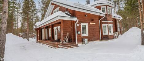 المنشأة من الخارج