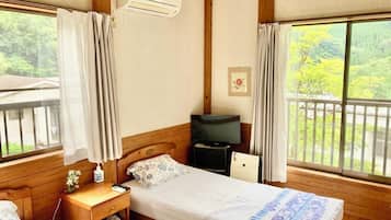 Basic Double or Twin Room, Mountain View | Blackout drapes, iron/ironing board, free WiFi