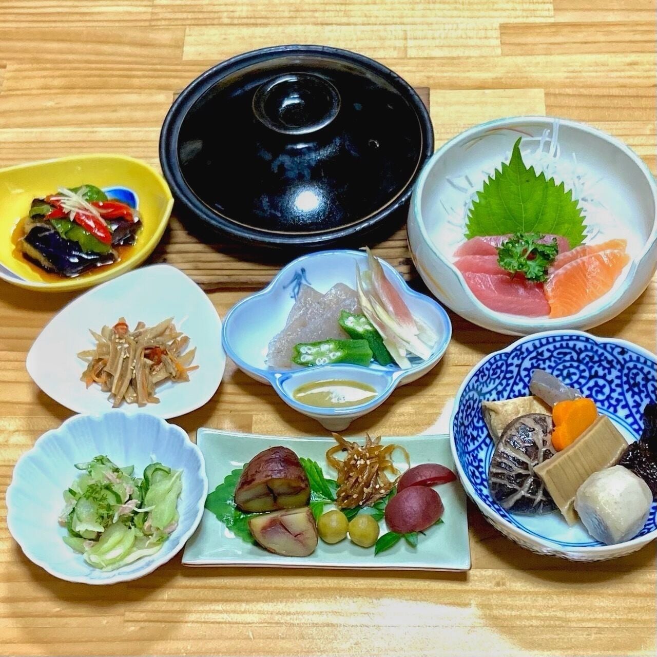 Breakfast and dinner served, local and international cuisine