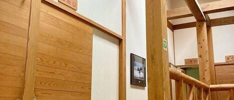 Basic Double or Twin Room, Mountain View | Living area | Computer monitors, printers