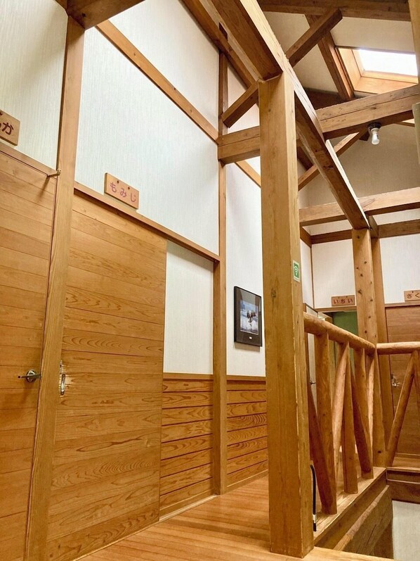 Basic Double or Twin Room, Mountain View | Living area | Computer monitors, printers