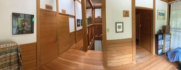 Basic Double or Twin Room, Mountain View | Living area | Computer monitors, printers